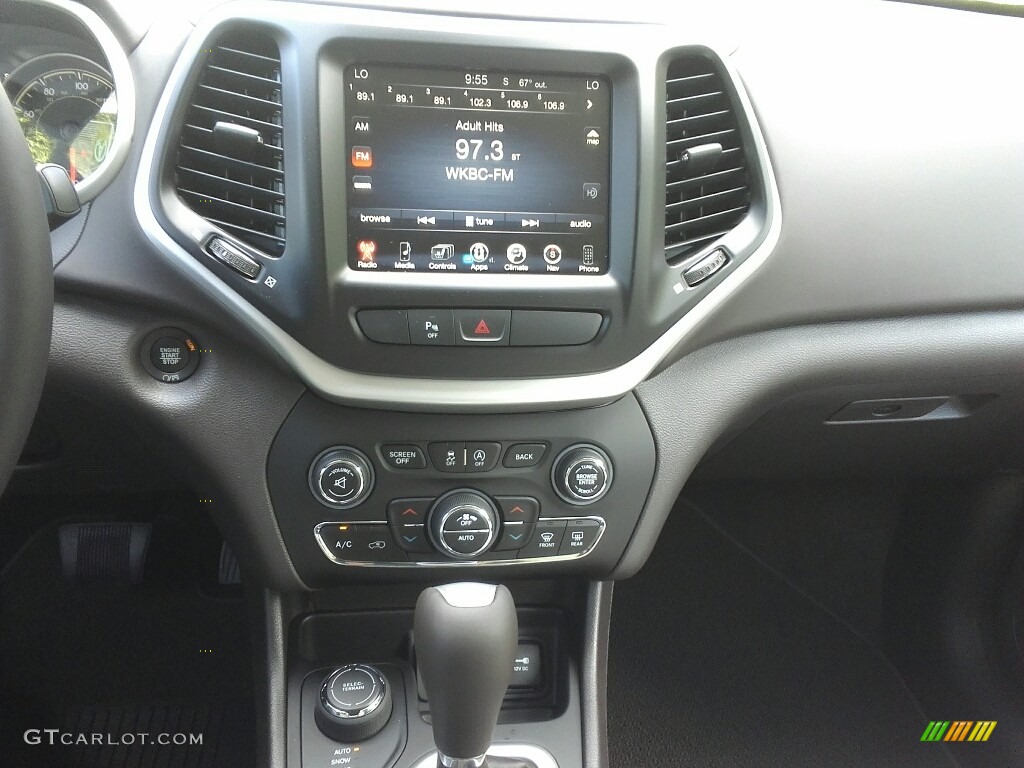2017 Jeep Cherokee Overland 4x4 Controls Photo #120299327