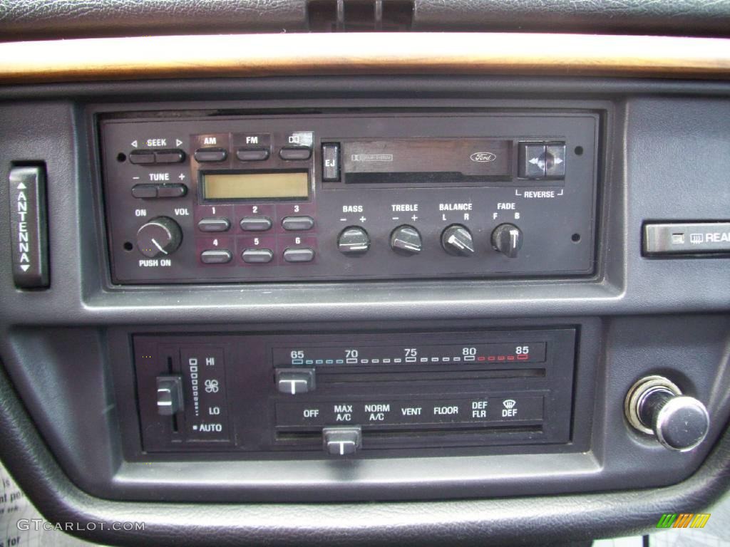 1992 Crown Victoria LX - Titanium Frost Metallic / Charcoal photo #19