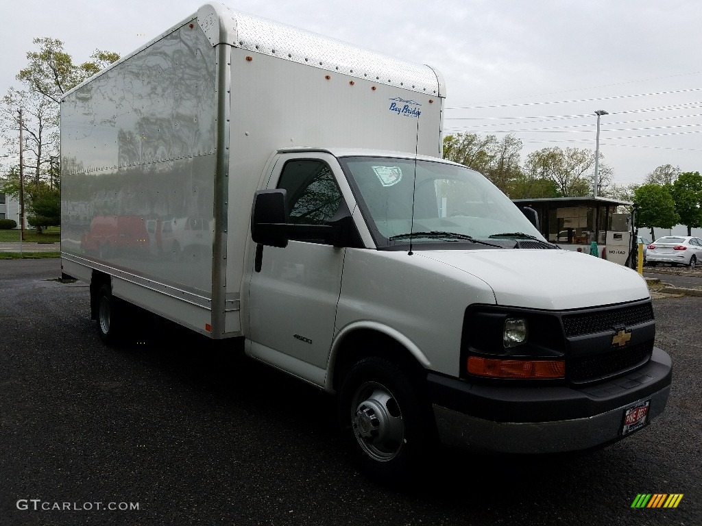 Summit White Chevrolet Express Cutaway