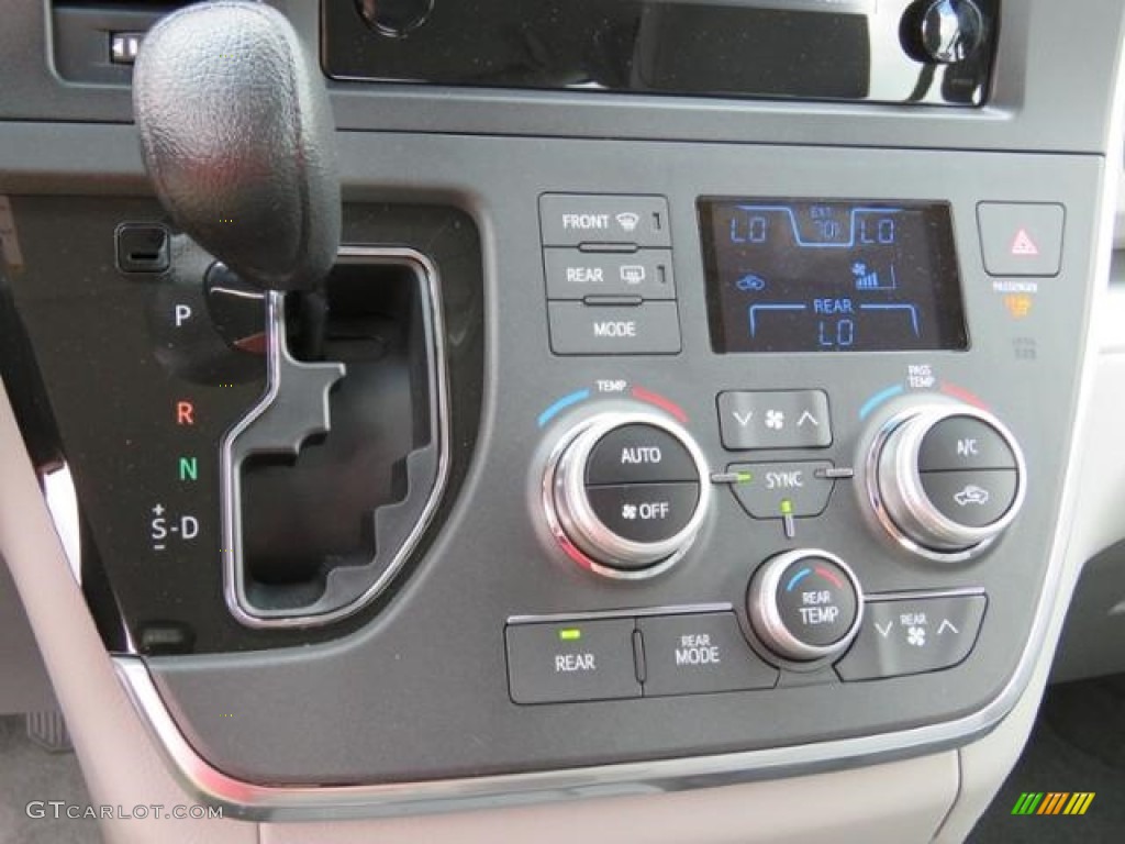 2017 Toyota Sienna L Controls Photo #120323759