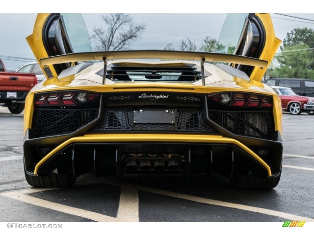 New Giallo Orion 2017 Lamborghini Aventador LP750-4 Superveloce Coupe Exterior Photo #120325381
