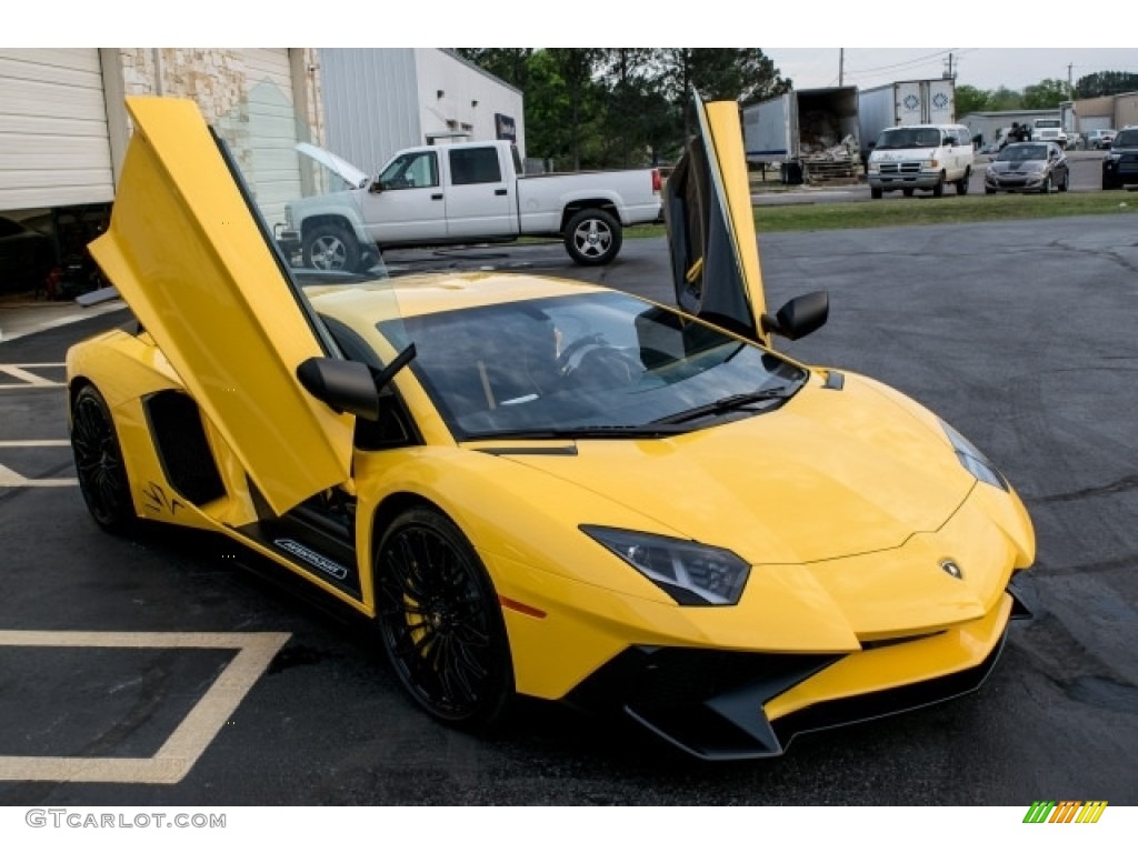 New Giallo Orion 2017 Lamborghini Aventador LP750-4 Superveloce Coupe Exterior Photo #120325399