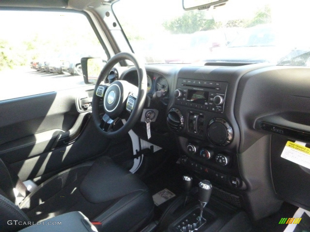 2017 Wrangler Unlimited Sahara 4x4 - Bright White / Black photo #11