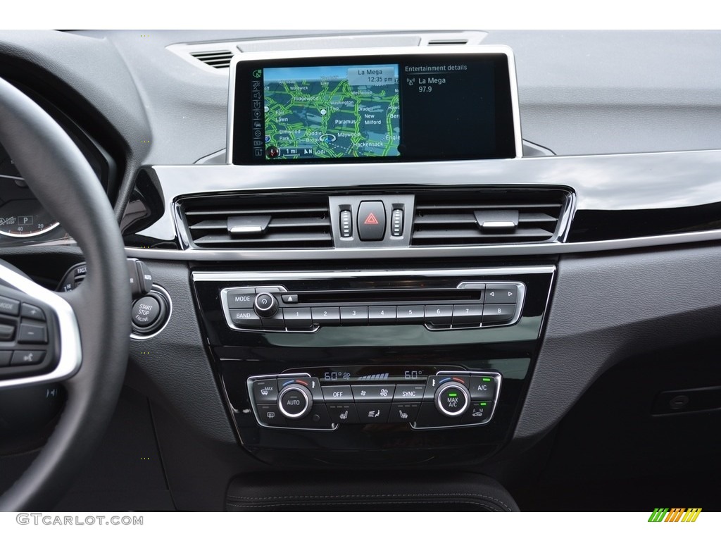 2017 BMW X1 xDrive28i Controls Photo #120345566
