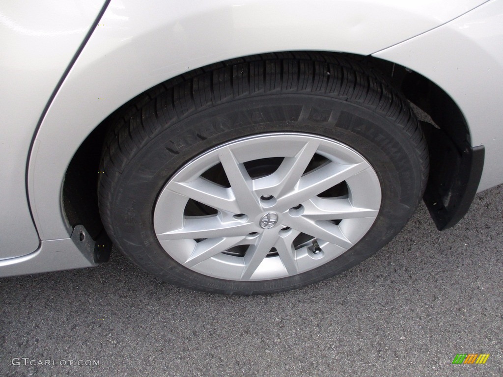 2014 Prius v Two - Classic Silver Metallic / Misty Gray photo #3