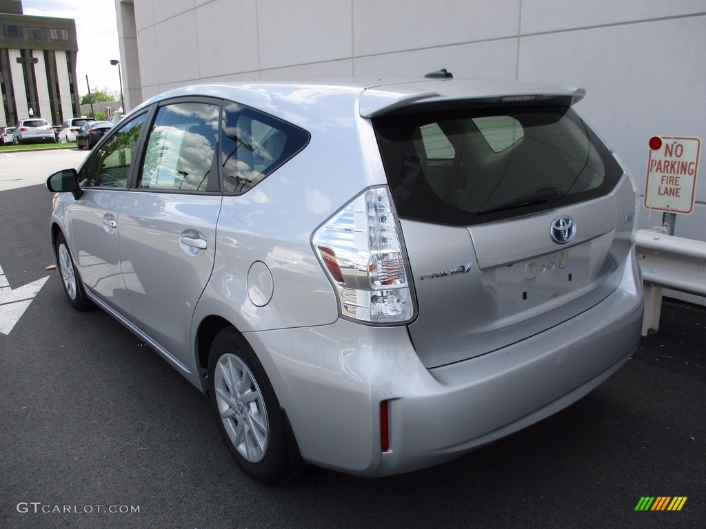 2014 Prius v Two - Classic Silver Metallic / Misty Gray photo #4