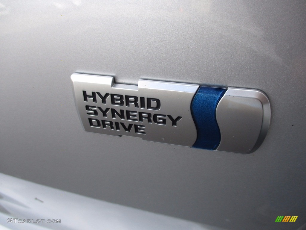 2014 Prius v Two - Classic Silver Metallic / Misty Gray photo #7