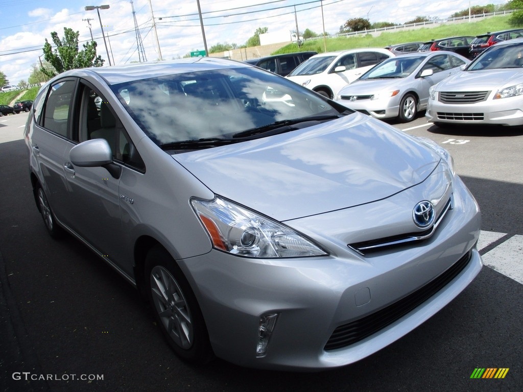 2014 Prius v Two - Classic Silver Metallic / Misty Gray photo #8