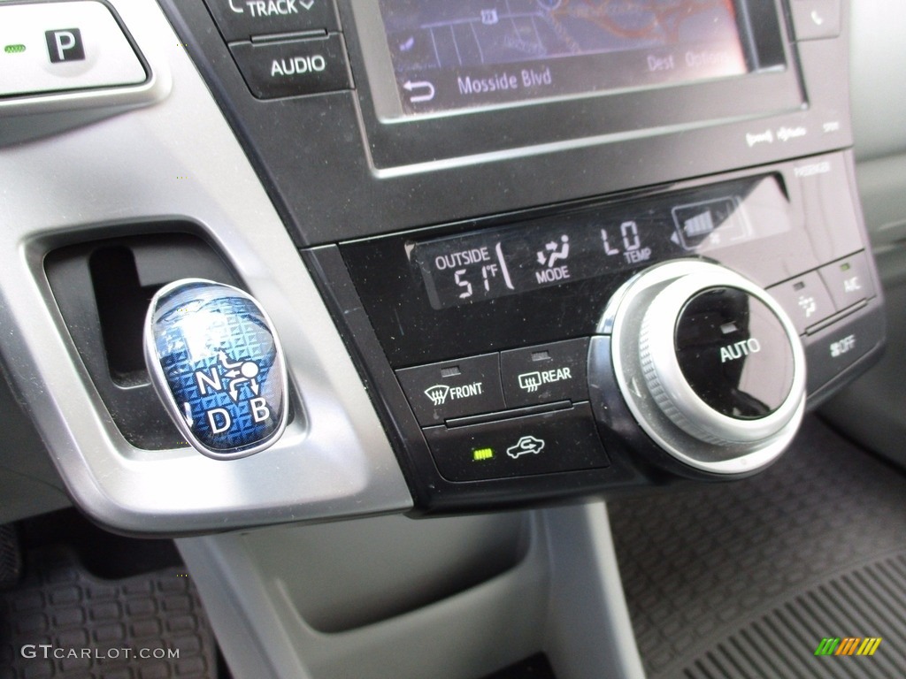 2014 Prius v Two - Classic Silver Metallic / Misty Gray photo #16