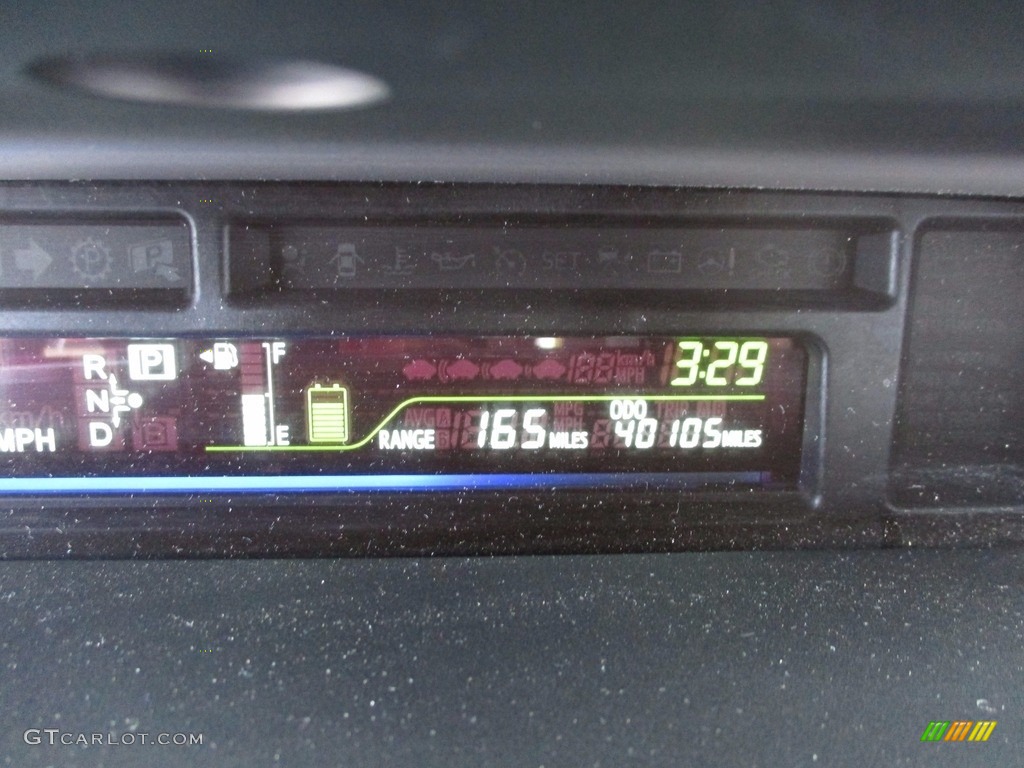 2014 Prius v Two - Classic Silver Metallic / Misty Gray photo #20