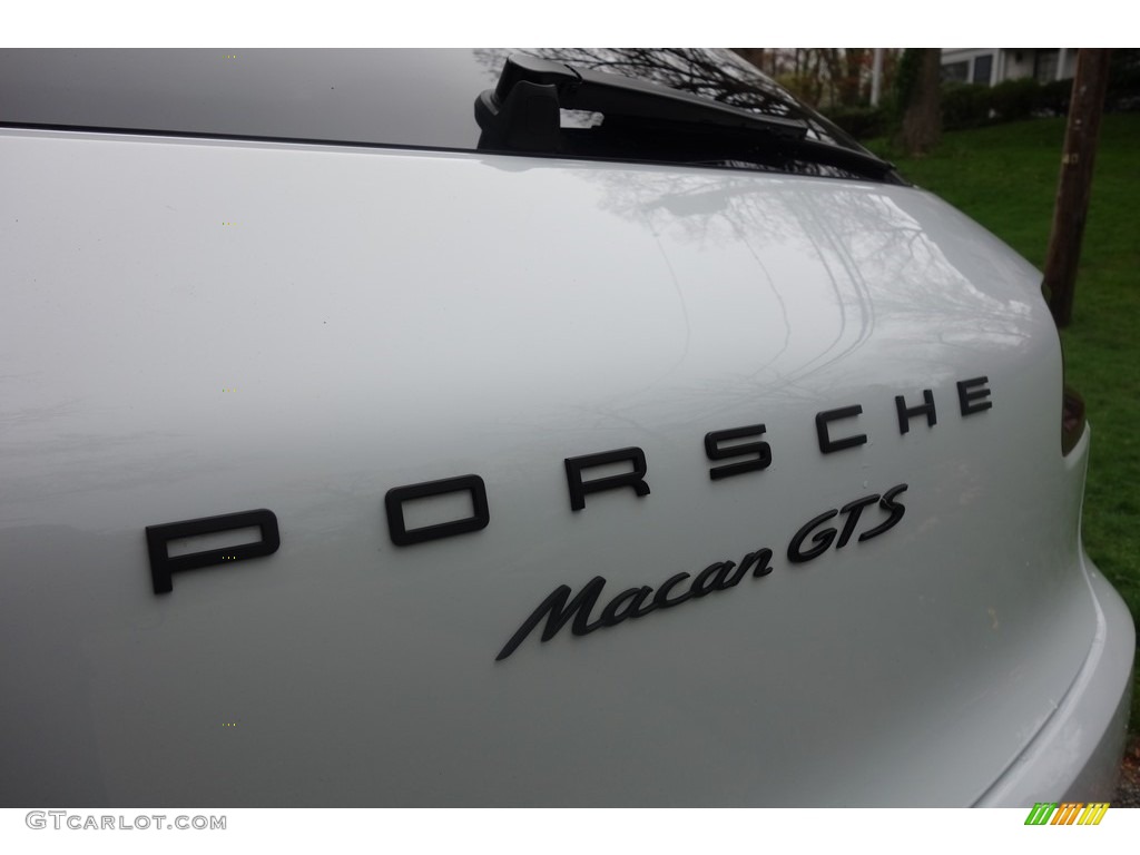 2017 Porsche Macan GTS Marks and Logos Photo #120346933