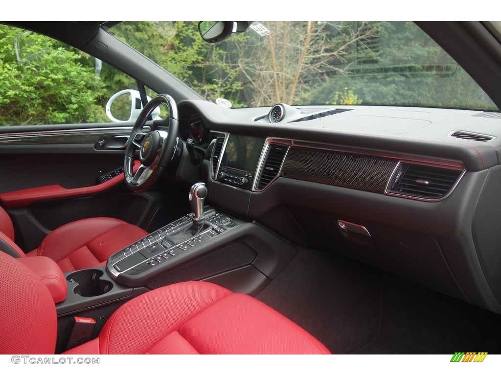 2017 Porsche Macan GTS Black/Garnet Red Dashboard Photo #120347011