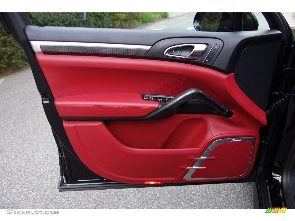 2016 Porsche Cayenne Turbo S Black/Garnet Red Door Panel Photo #120347189
