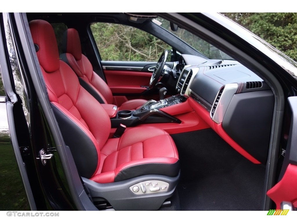 Black/Garnet Red Interior 2016 Porsche Cayenne Turbo S Photo #120347221