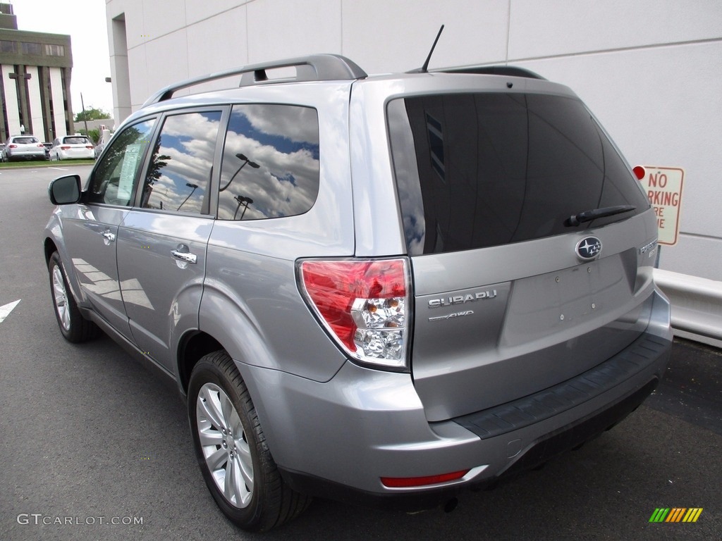 2011 Forester 2.5 X Premium - Spark Silver Metallic / Platinum photo #4