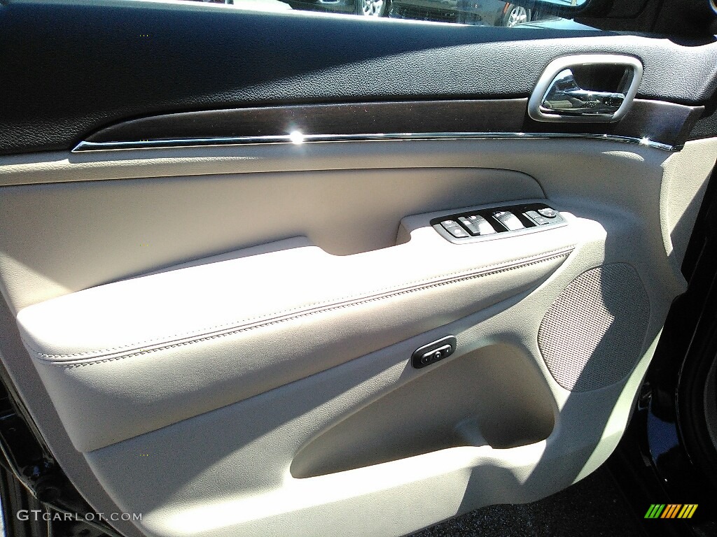 2017 Grand Cherokee Limited 4x4 - Diamond Black Crystal Pearl / Black/Light Frost Beige photo #3