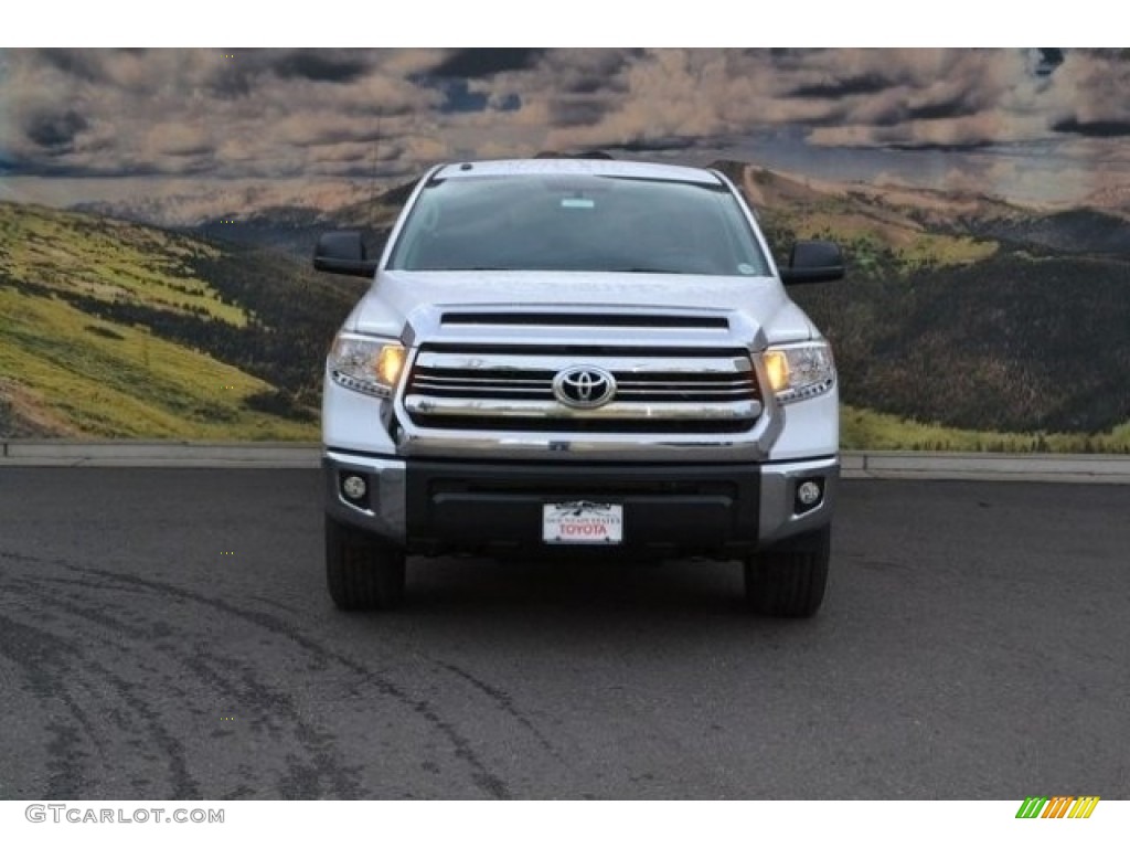 2017 Tundra SR5 CrewMax 4x4 - Super White / Black photo #2