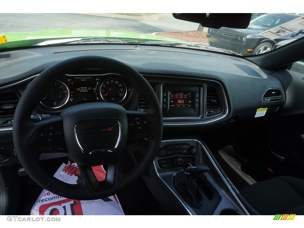 2017 Challenger SXT - Green Go / Black photo #7