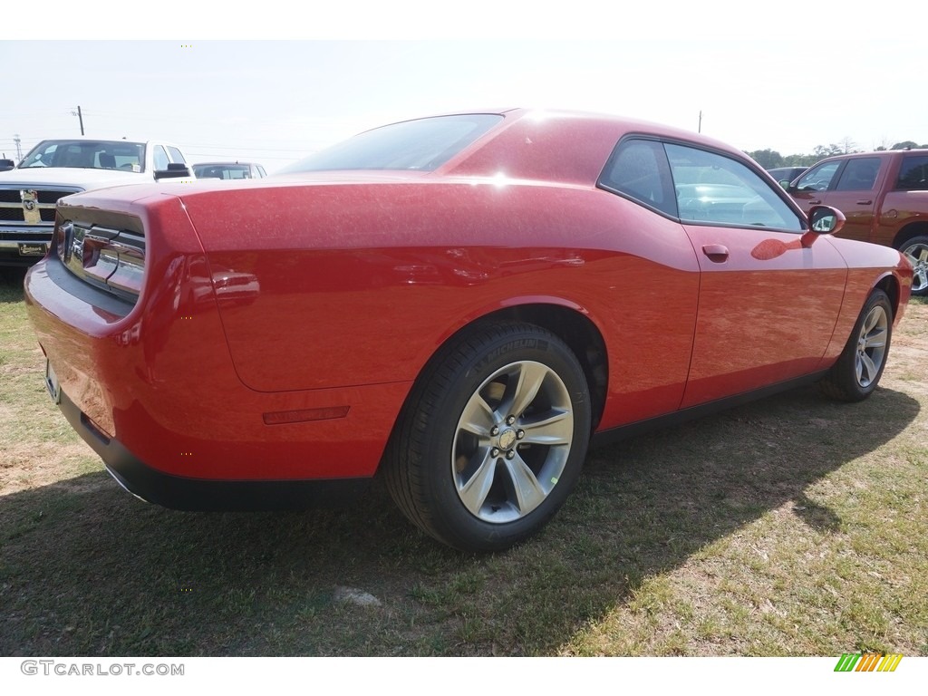 2017 Challenger SXT - TorRed / Black photo #3
