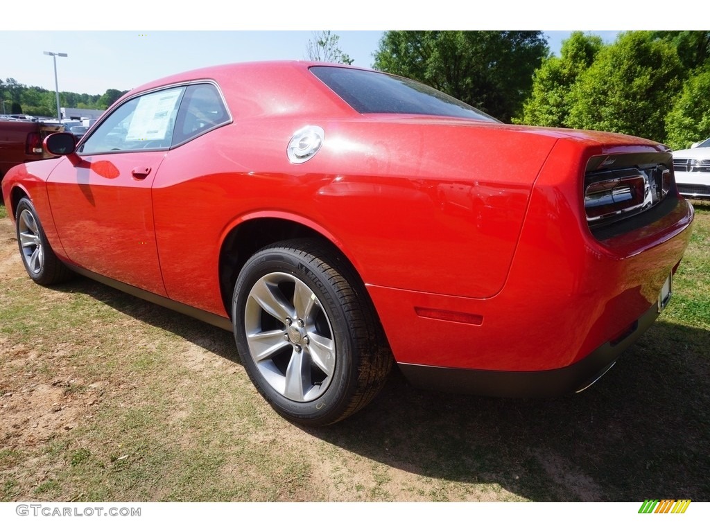 2017 Challenger SXT - TorRed / Black photo #2