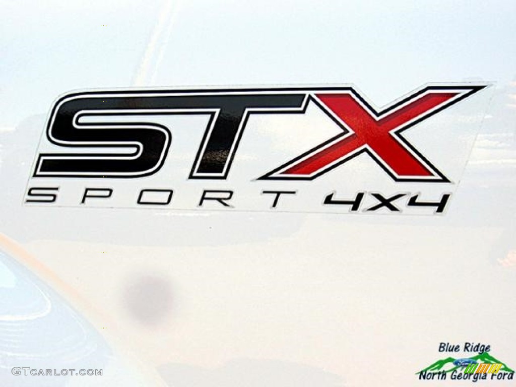 2014 F150 STX SuperCab 4x4 - Oxford White / Black photo #35