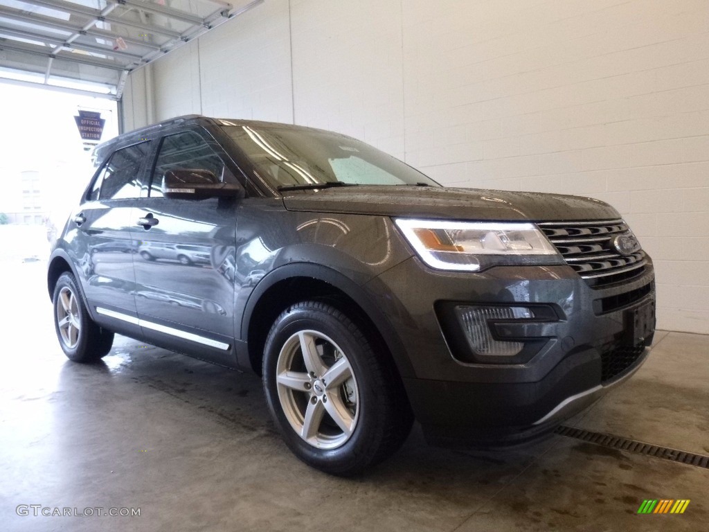 2017 Explorer XLT 4WD - Magnetic / Medium Light Camel photo #1