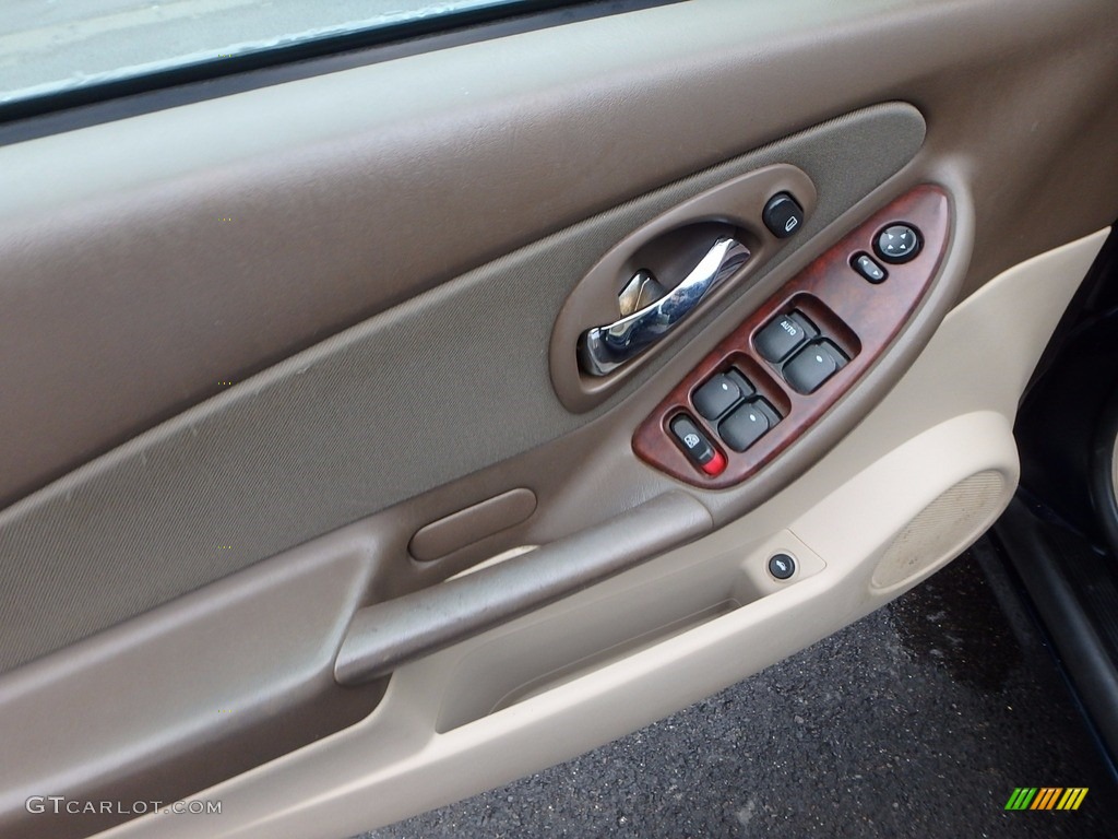 2007 Chevrolet Malibu LT Sedan Cashmere Beige Door Panel Photo #120408491