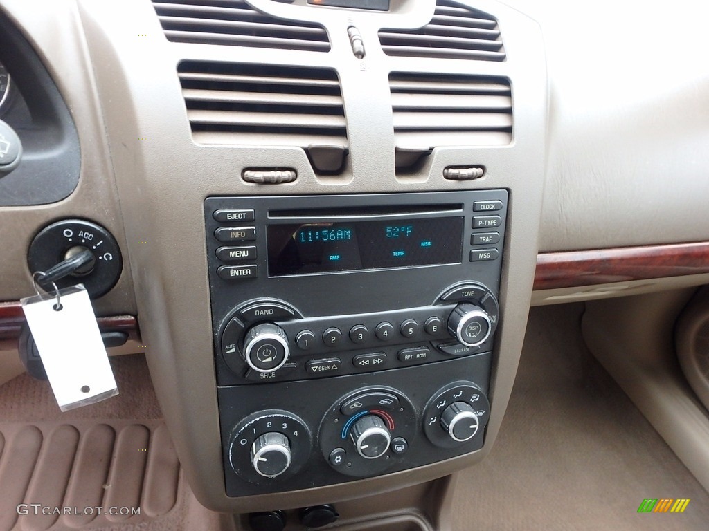 2007 Chevrolet Malibu LT Sedan Controls Photo #120408545