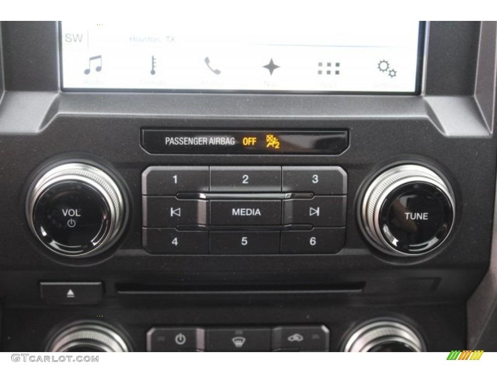 2017 Ford F150 SVT Raptor SuperCrew 4x4 Controls Photo #120417854