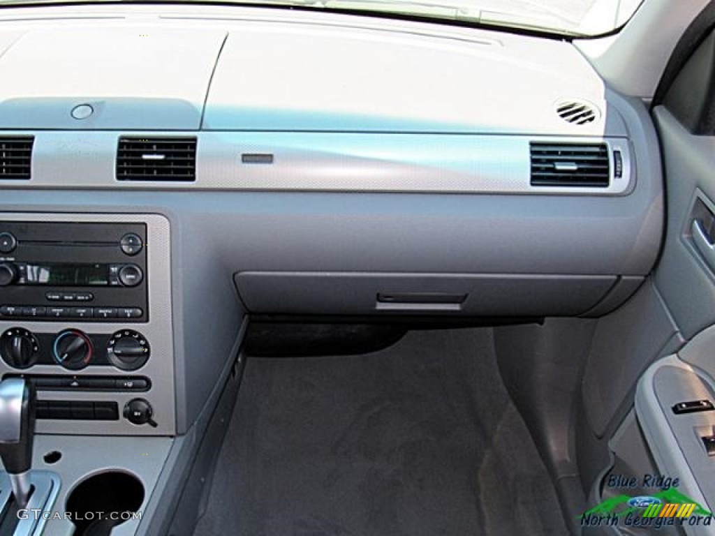 2006 Five Hundred SE - Silver Birch Metallic / Shale Grey photo #17
