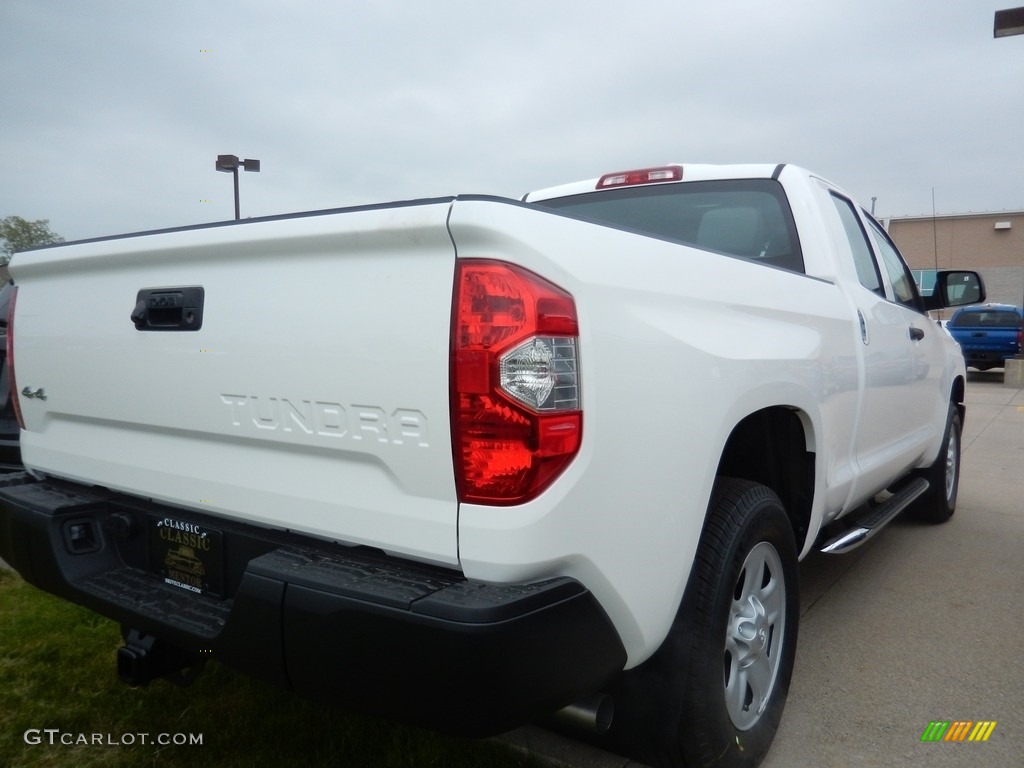 2017 Tundra SR Double Cab 4x4 - Super White / Graphite photo #2