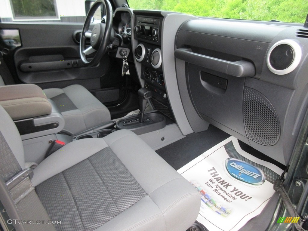2010 Wrangler Unlimited Sahara 4x4 - Natural Green Pearl / Dark Slate Gray/Medium Slate Gray photo #30