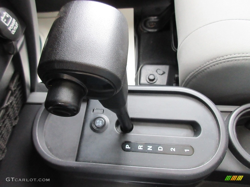 2010 Jeep Wrangler Unlimited Sahara 4x4 Transmission Photos