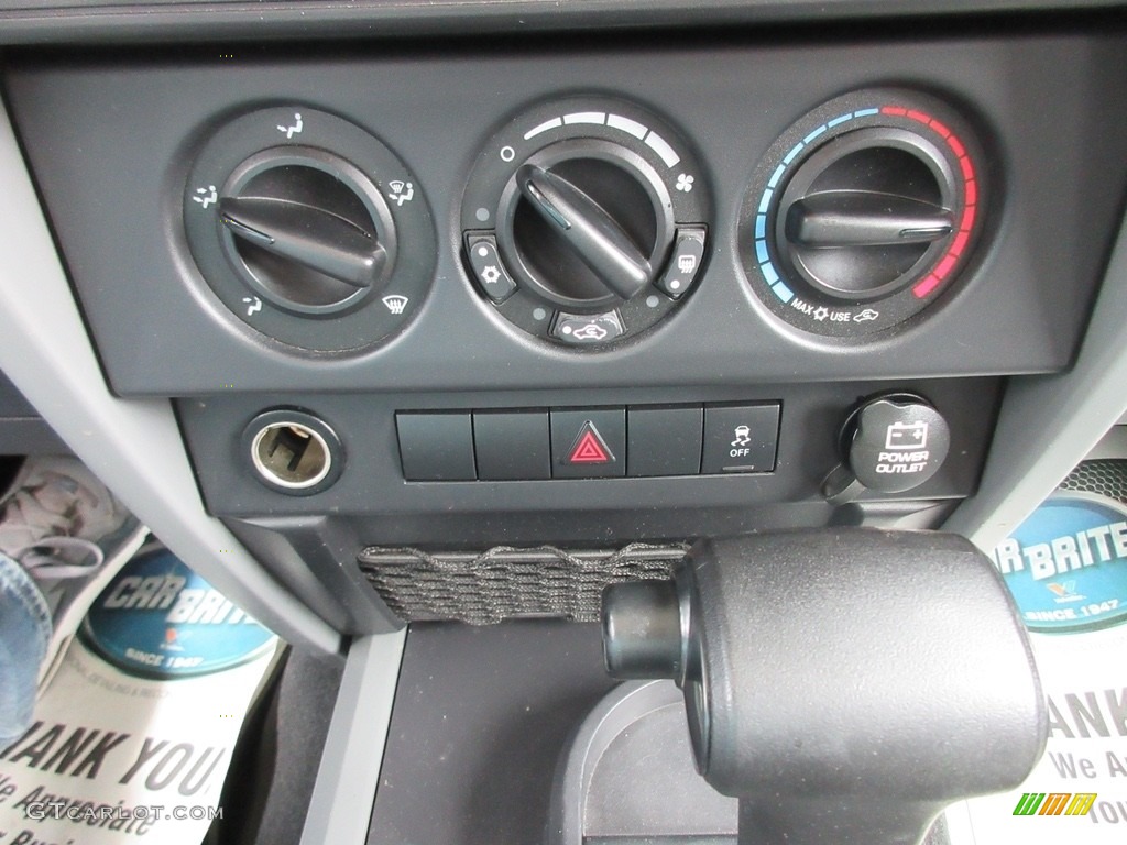 2010 Jeep Wrangler Unlimited Sahara 4x4 Controls Photos