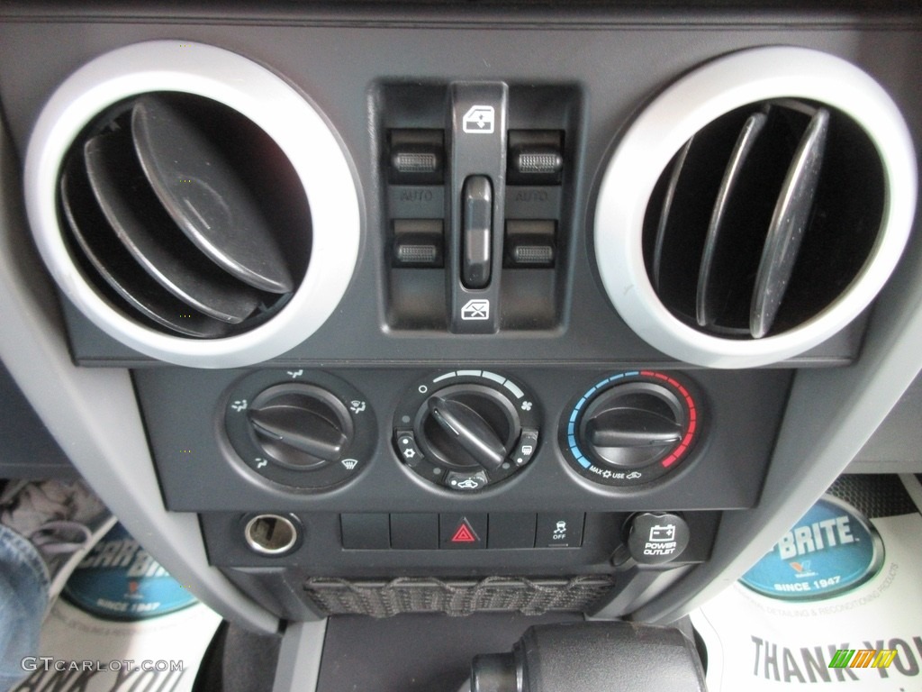 2010 Wrangler Unlimited Sahara 4x4 - Natural Green Pearl / Dark Slate Gray/Medium Slate Gray photo #43
