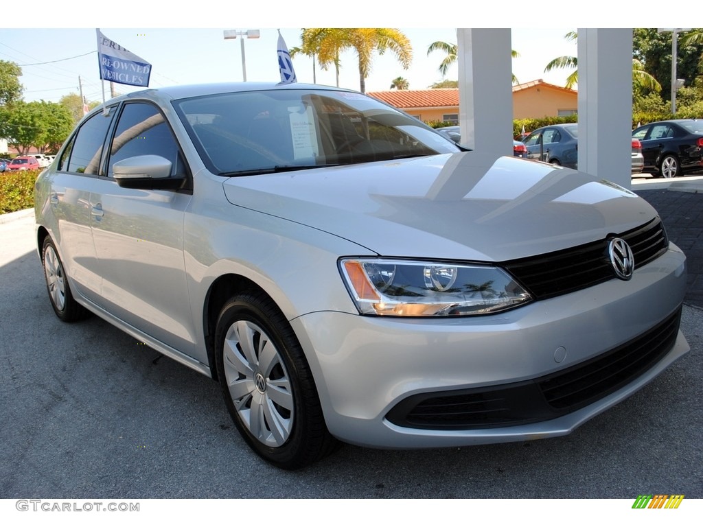 2014 Jetta SE Sedan - Reflex Silver Metallic / Titan Black photo #2