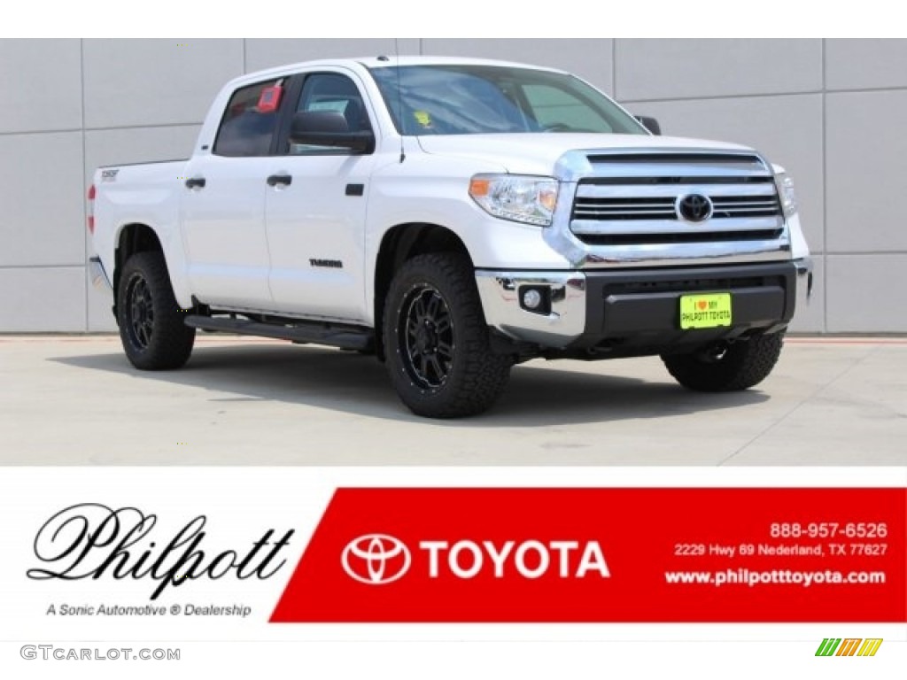 2017 Tundra SR5 CrewMax 4x4 - Super White / Black photo #1