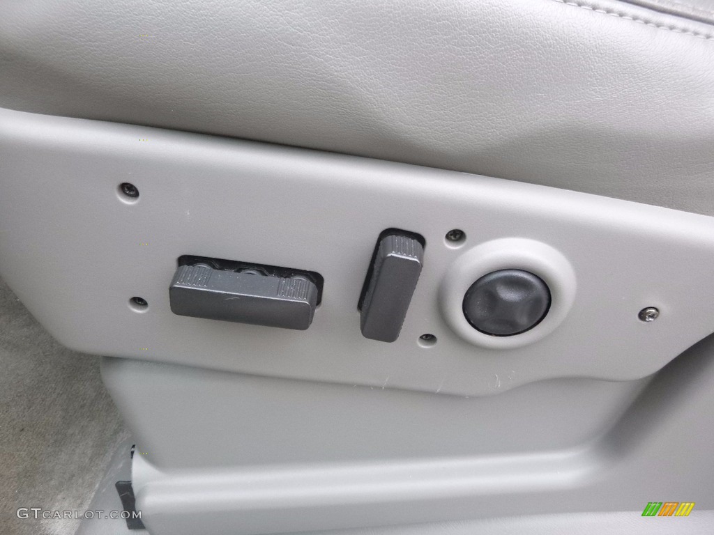 2005 Escalade AWD - Quicksilver / Pewter photo #24