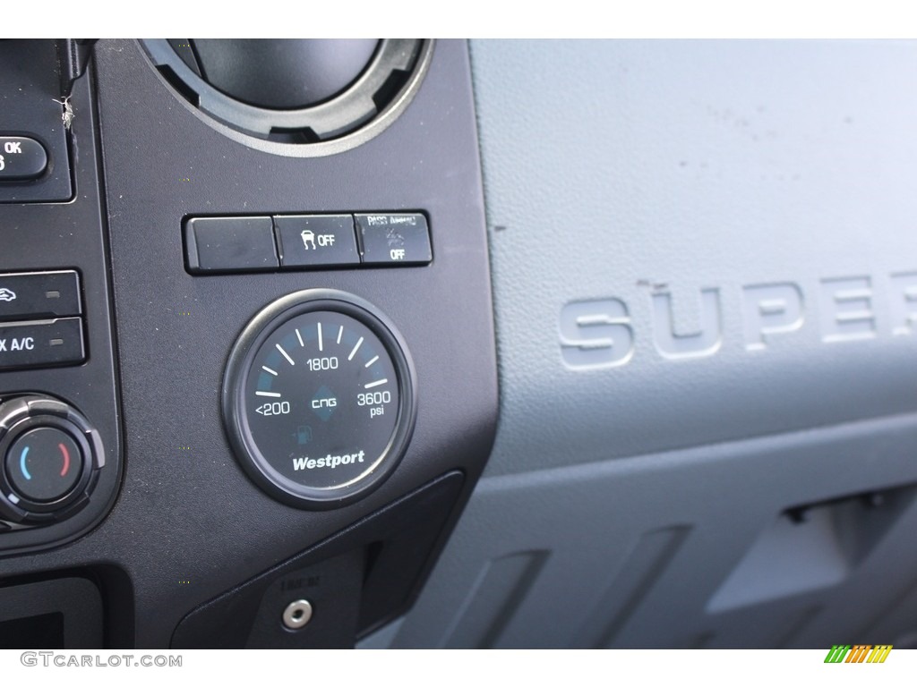 2014 F250 Super Duty XLT SuperCab 4x4 - Oxford White / Steel photo #14