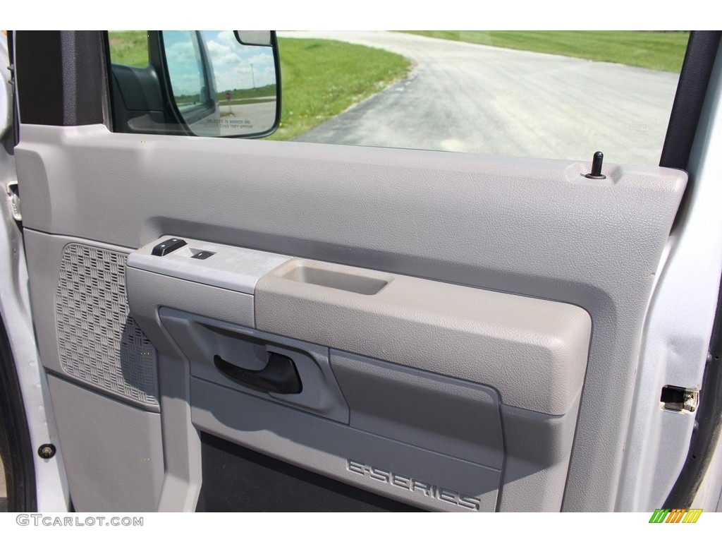 2010 E Series Van E350 XLT Passenger - Ingot Silver Metallic / Medium Flint photo #11