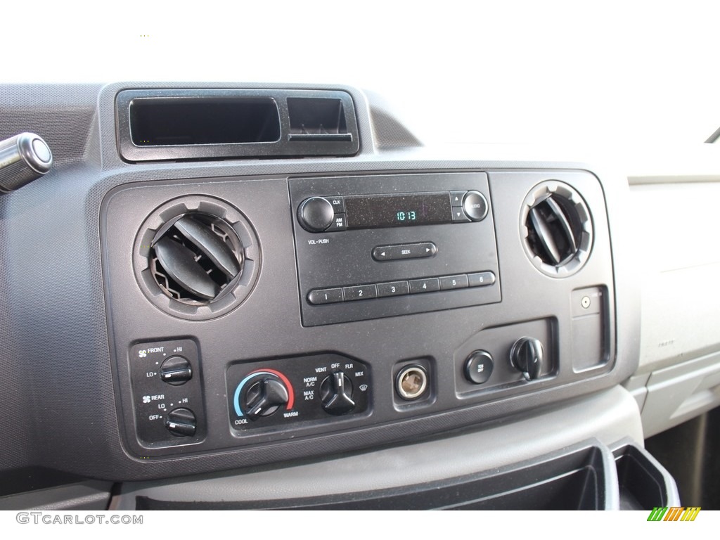 2010 E Series Van E350 XLT Passenger - Ingot Silver Metallic / Medium Flint photo #18