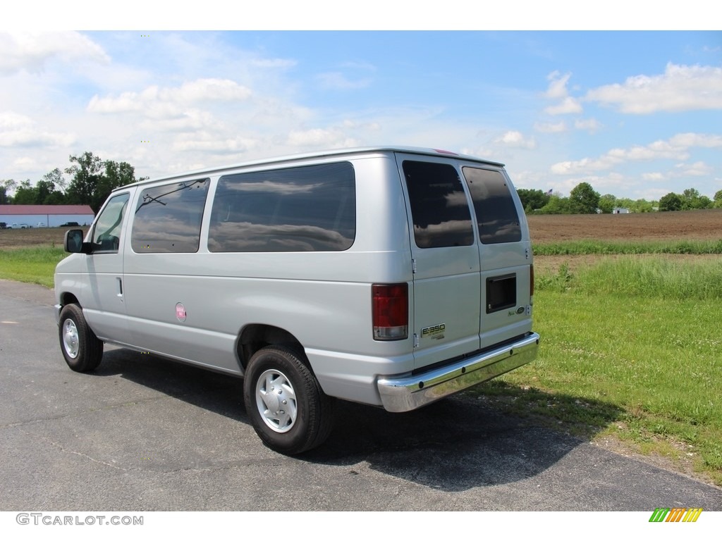 2010 E Series Van E350 XLT Passenger - Ingot Silver Metallic / Medium Flint photo #27