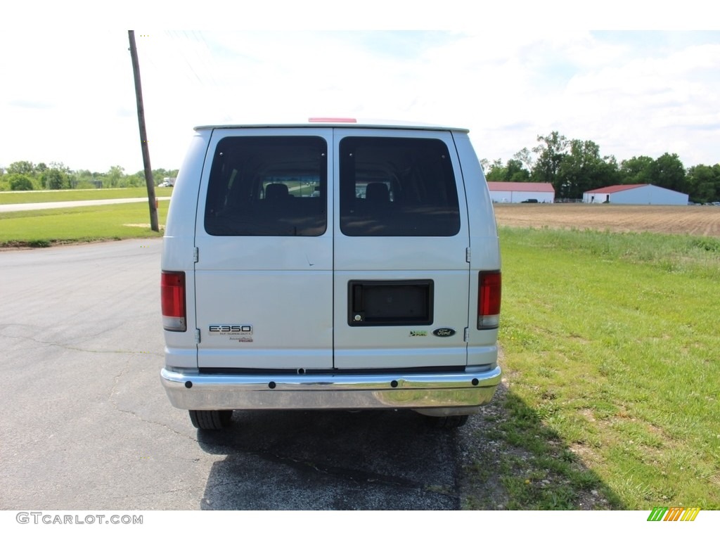 2010 E Series Van E350 XLT Passenger - Ingot Silver Metallic / Medium Flint photo #28