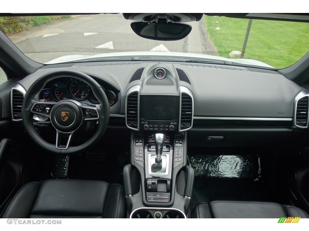 2017 Porsche Cayenne Platinum Edition Black Dashboard Photo #120452516