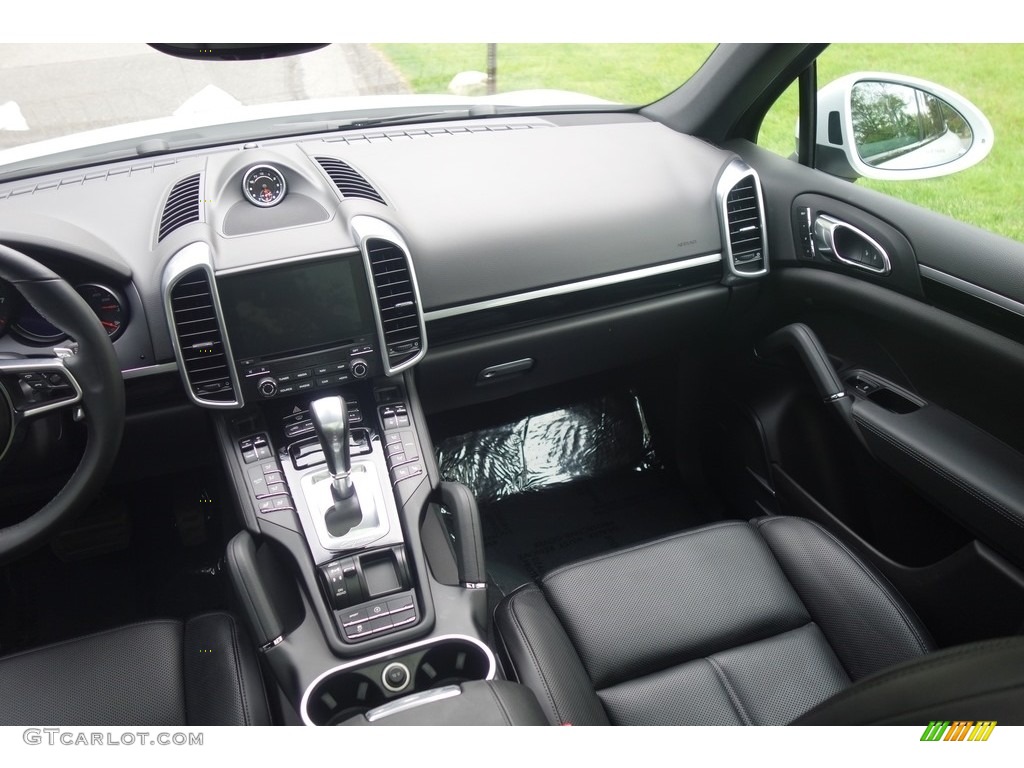 2017 Porsche Cayenne Platinum Edition Black Dashboard Photo #120452538