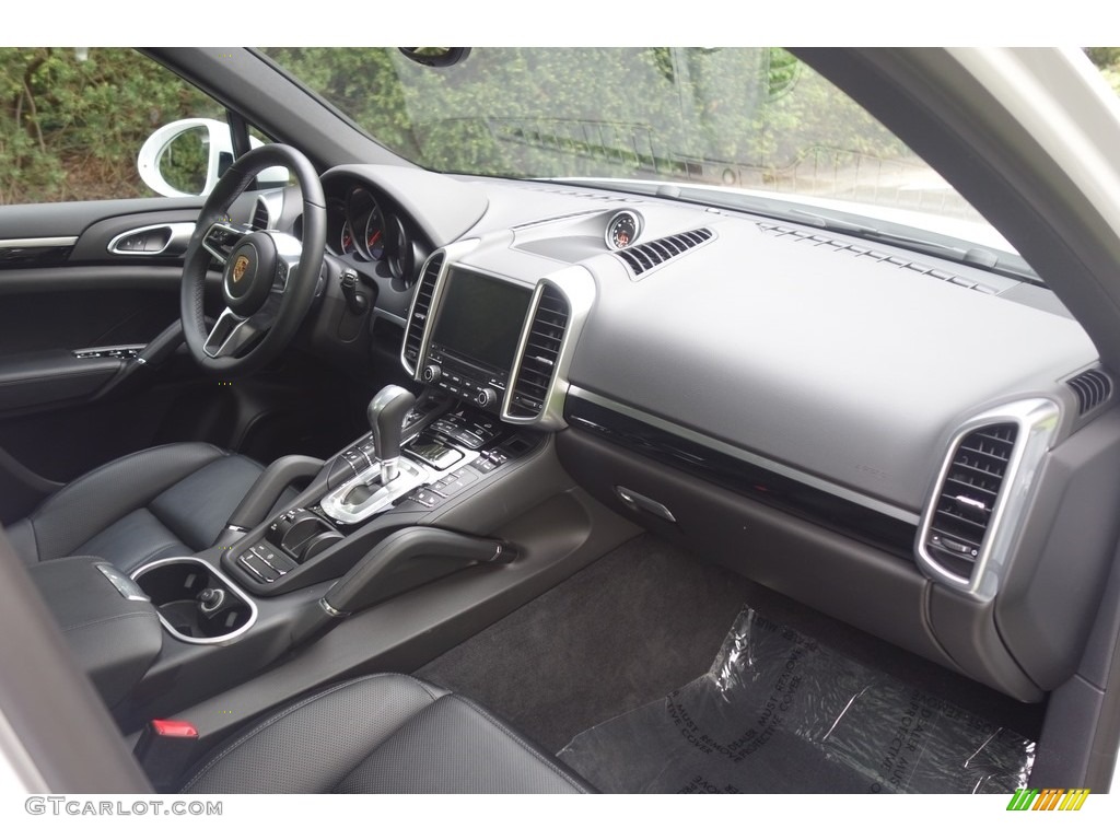 2017 Porsche Cayenne Platinum Edition Black Dashboard Photo #120452591