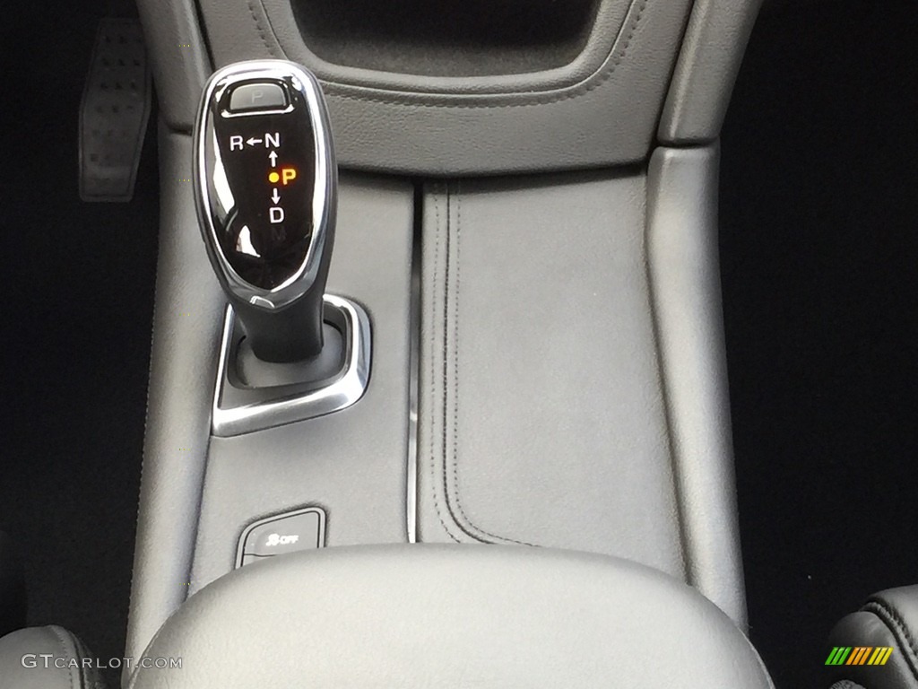 2017 XT5 Luxury AWD - Crystal White Tricoat / Jet Black photo #11