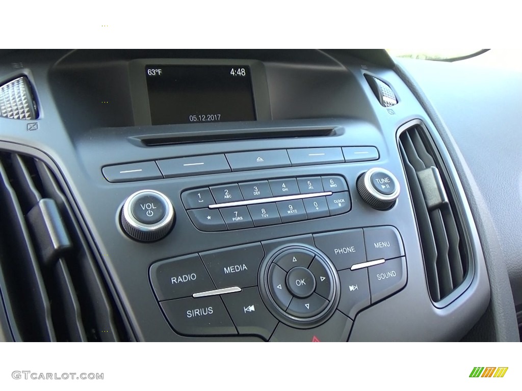 2017 Ford Focus SE Sedan Controls Photo #120459599