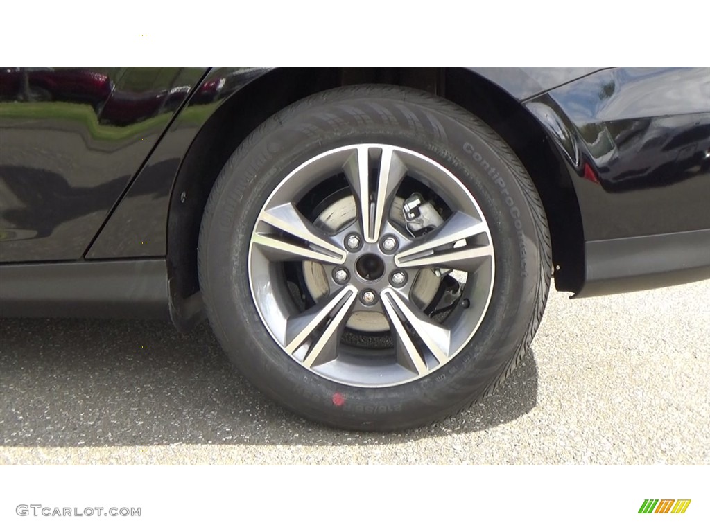 2017 Ford Focus SE Sedan Wheel Photo #120459728