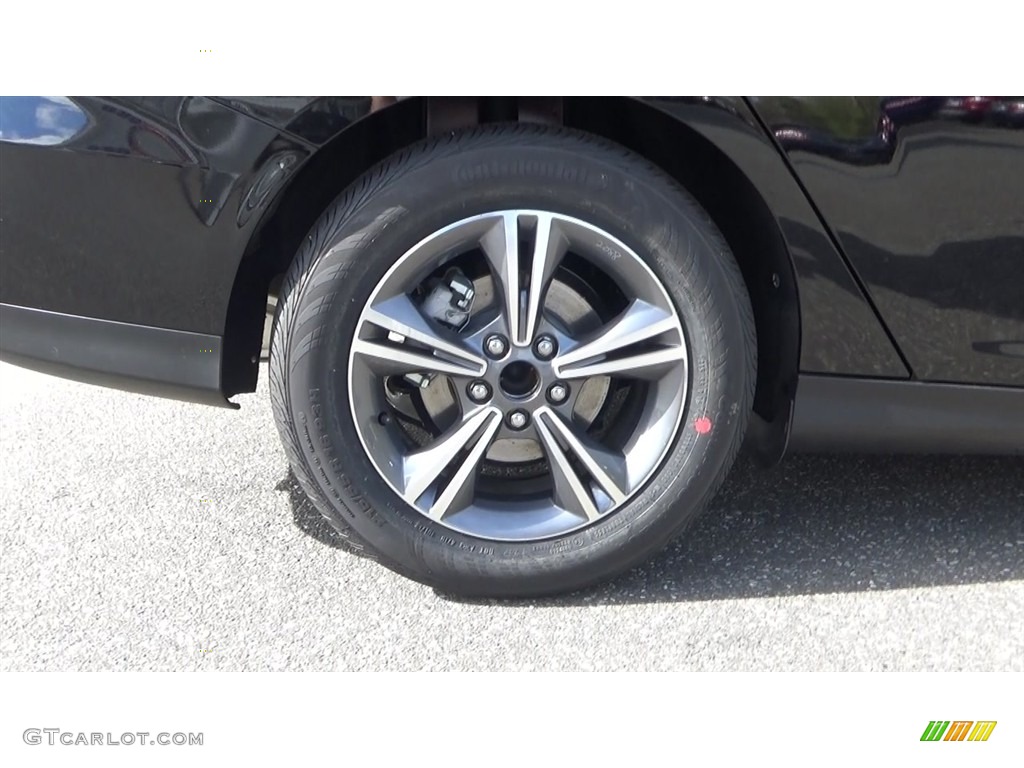 2017 Ford Focus SE Sedan Wheel Photo #120459782